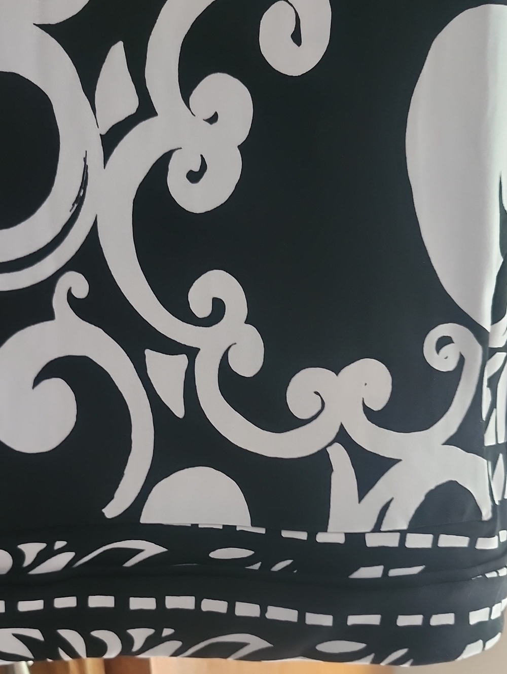 White House Black Market Black & White Swirl V-Neck Tunic Size Small - Picture 16 of 16